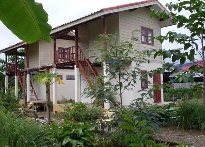 Churn Yuen Pai By Gampanat Guesthouse